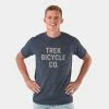 Shirt Trek Bicycle Co Tee Small Navy -Vélos TrekSoldes Magasin shirt trek bicycle co tee small navy 800x800 1